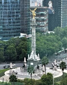 Angel de la Independencia statue.